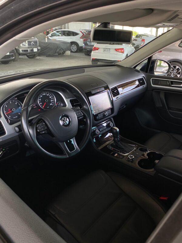 VOLKSWAGEN TOUAREG DIESEL 2014