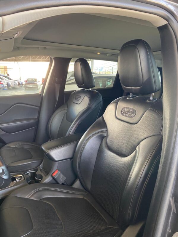 JEEP CHEROKEE OVERLAND 2019