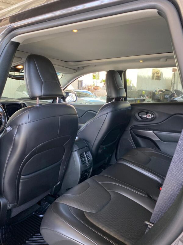 JEEP CHEROKEE OVERLAND 2019