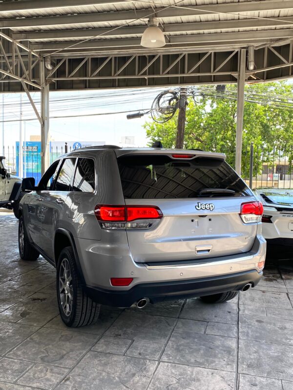 JEEP GRAND CHEROKEE LTD LUJO 2021