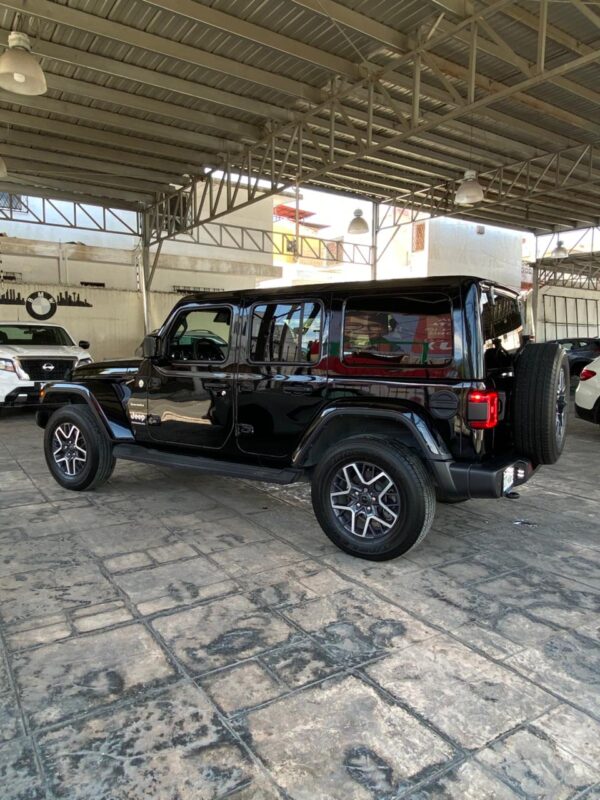 JEEP WRANGLER UNLIMITED SAHARA 2024