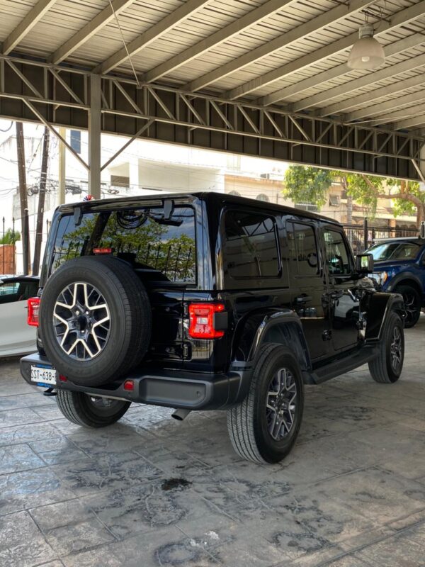 JEEP WRANGLER UNLIMITED SAHARA 2024