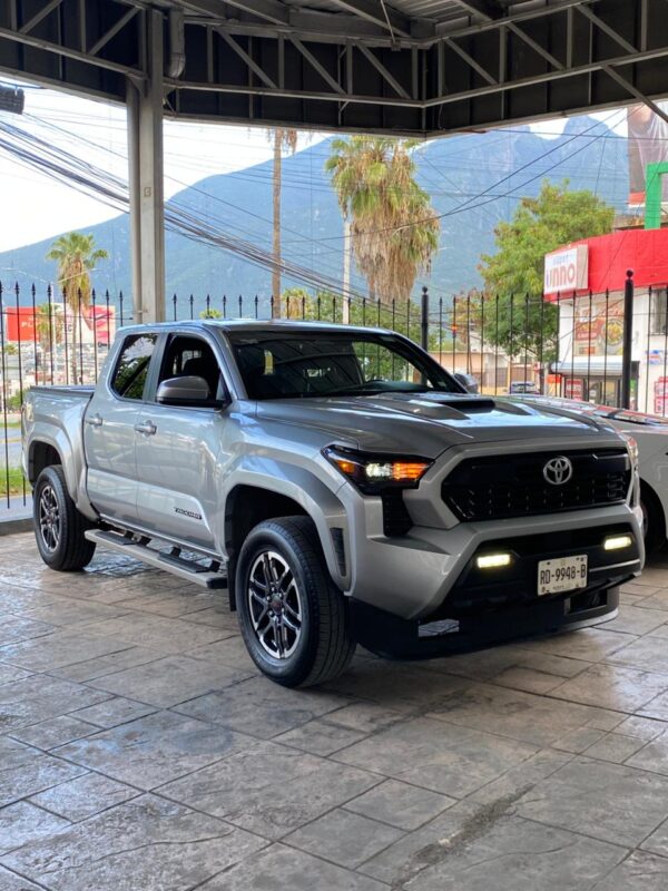 1 TOYOTA TACOMA TRD SPORT 4X4 2024