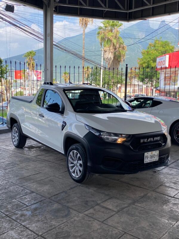 1 RAM 700 SLT 2024