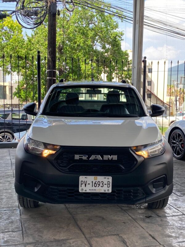 2 RAM 700 SLT 2024