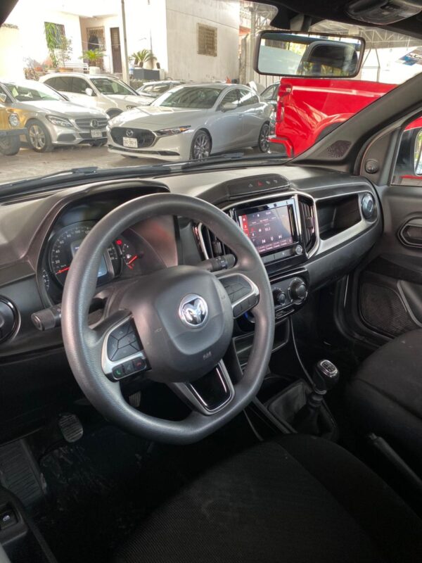 4 RAM 700 SLT 2024
