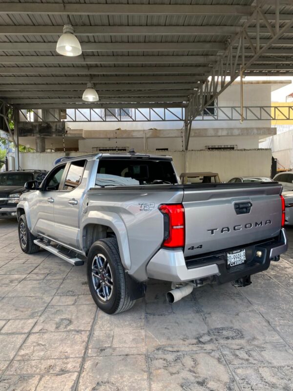 6 TOYOTA TACOMA TRD SPORT 4X4 2024