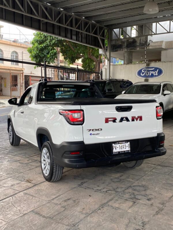 6 RAM 700 SLT 2024