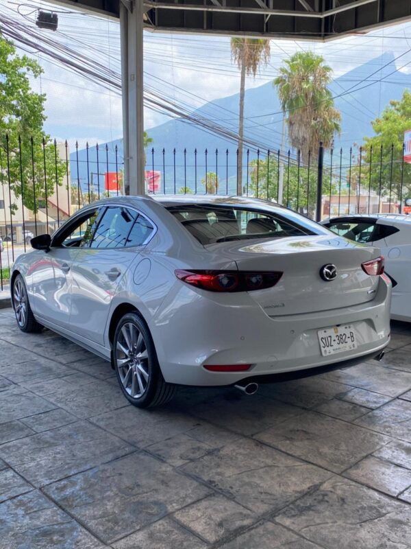 8 MAZDA 3 S IGT 2024