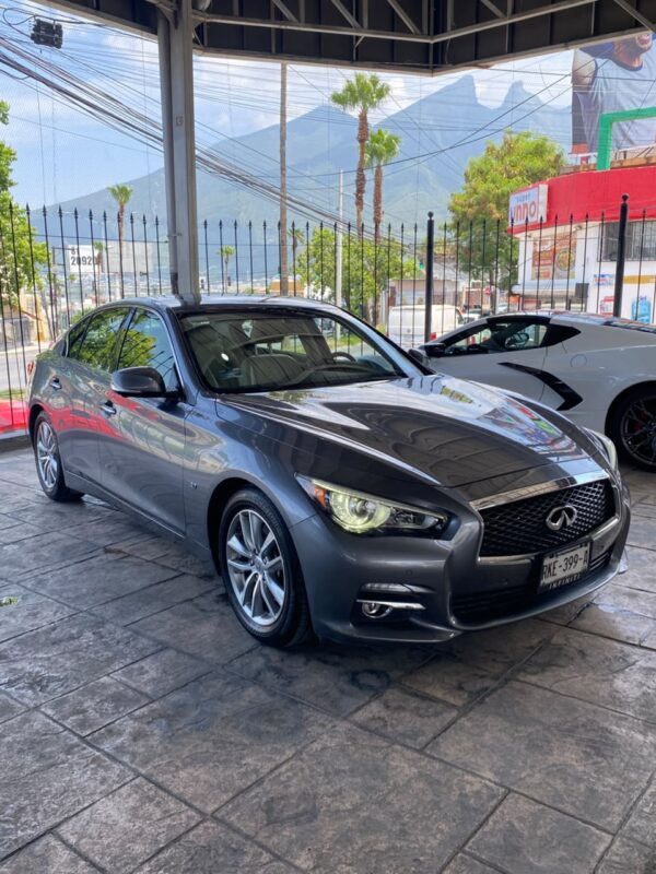 1 INFINITI Q50 SEDUCCION 2017