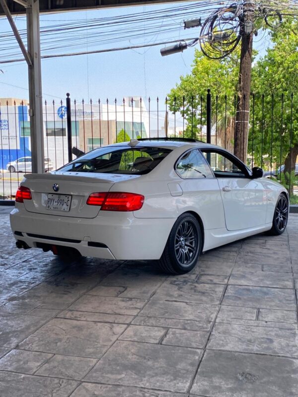 BMW 325i 2011