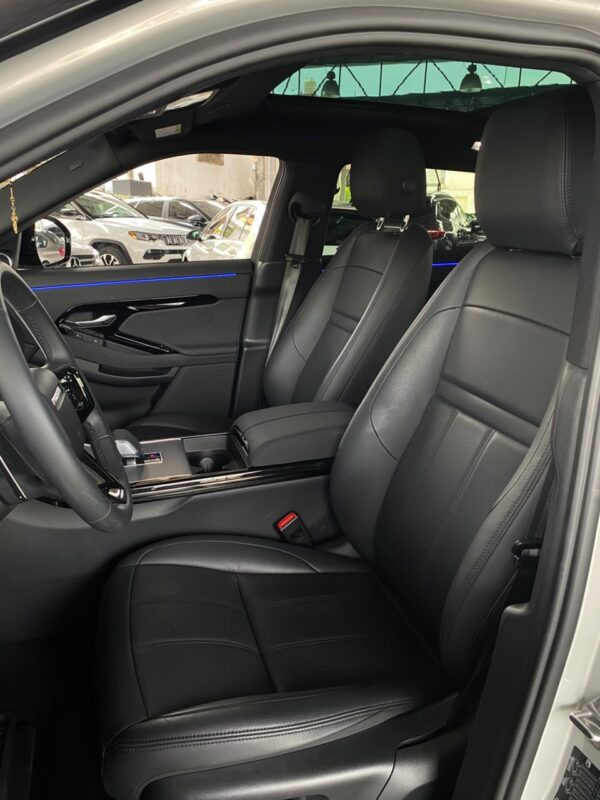 3 LAND ROVER EVOQUE 2.0 2025