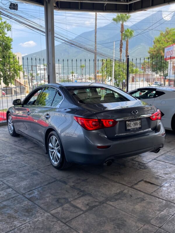 7 INFINITI Q50 SEDUCCION 2017