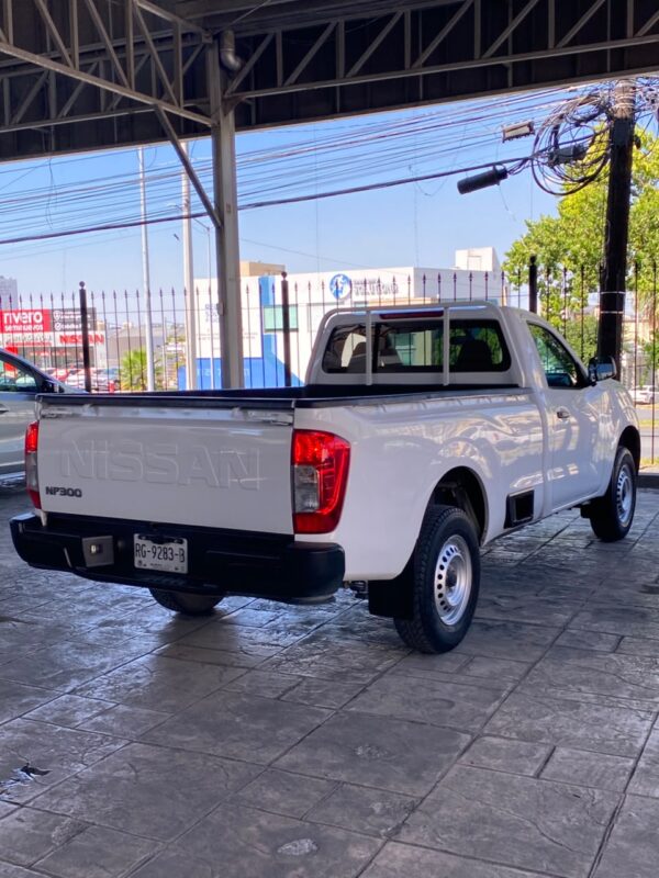 NISSAN	NP300 2023