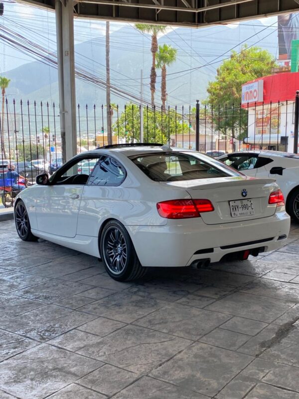 BMW 325i 2011