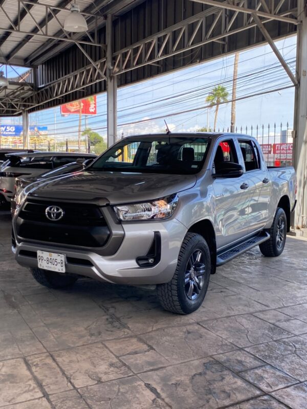 TOYOTA	HILUX 2023