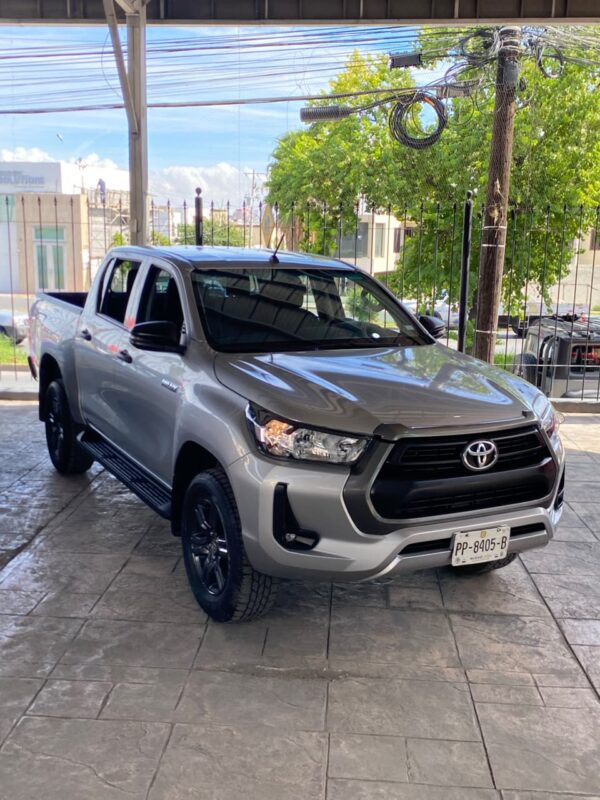 TOYOTA	HILUX 2023