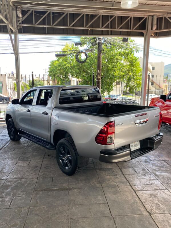 TOYOTA	HILUX 2023